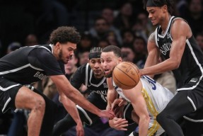 NG体育-库里在雄鹿比赛中战术调整，连败引发热议！的简单介绍