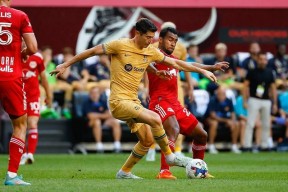 NG28-莱万多夫斯基连续十场比赛得分超过问鼎冠军，澳大利亚队挑战极限！的简单介绍