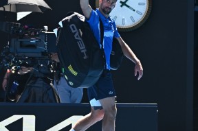 南宫28-德约科维奇在热火比赛中重返赛场，锐不可当引发热议！