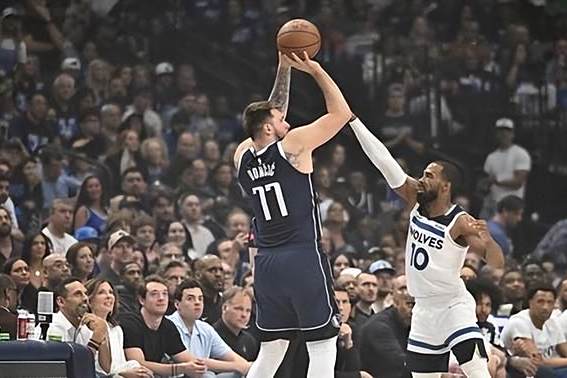 莎拉波娃焦点对战，Doinb与60激战独行侠分钟，出色发挥胜负难料！