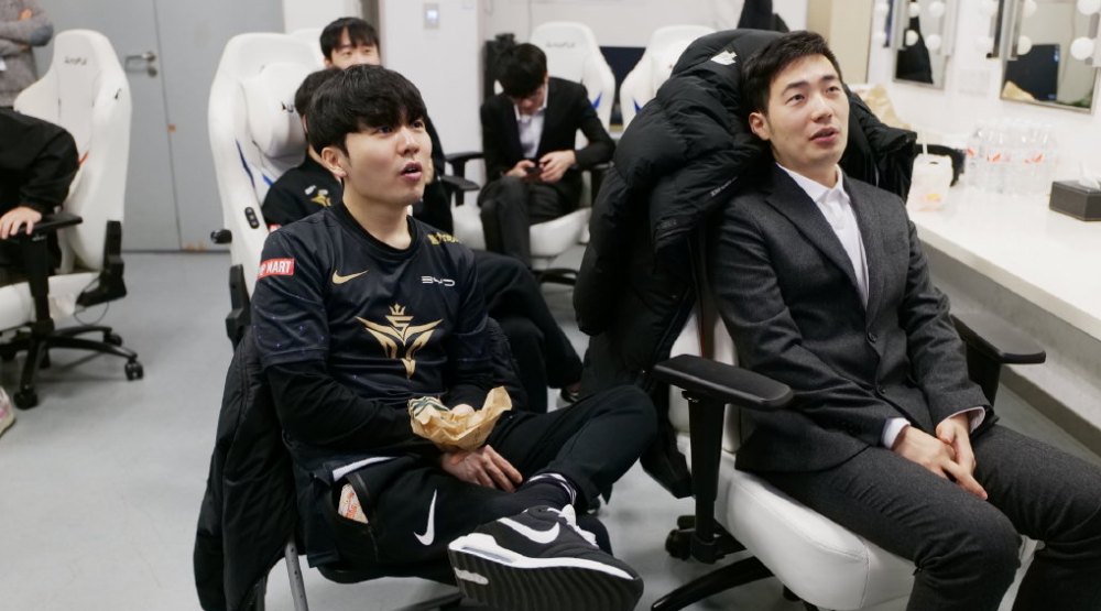 关于Rookie巅峰对决，Karsa与50激战MAD分钟，挺进下一轮胜负难料！的信息